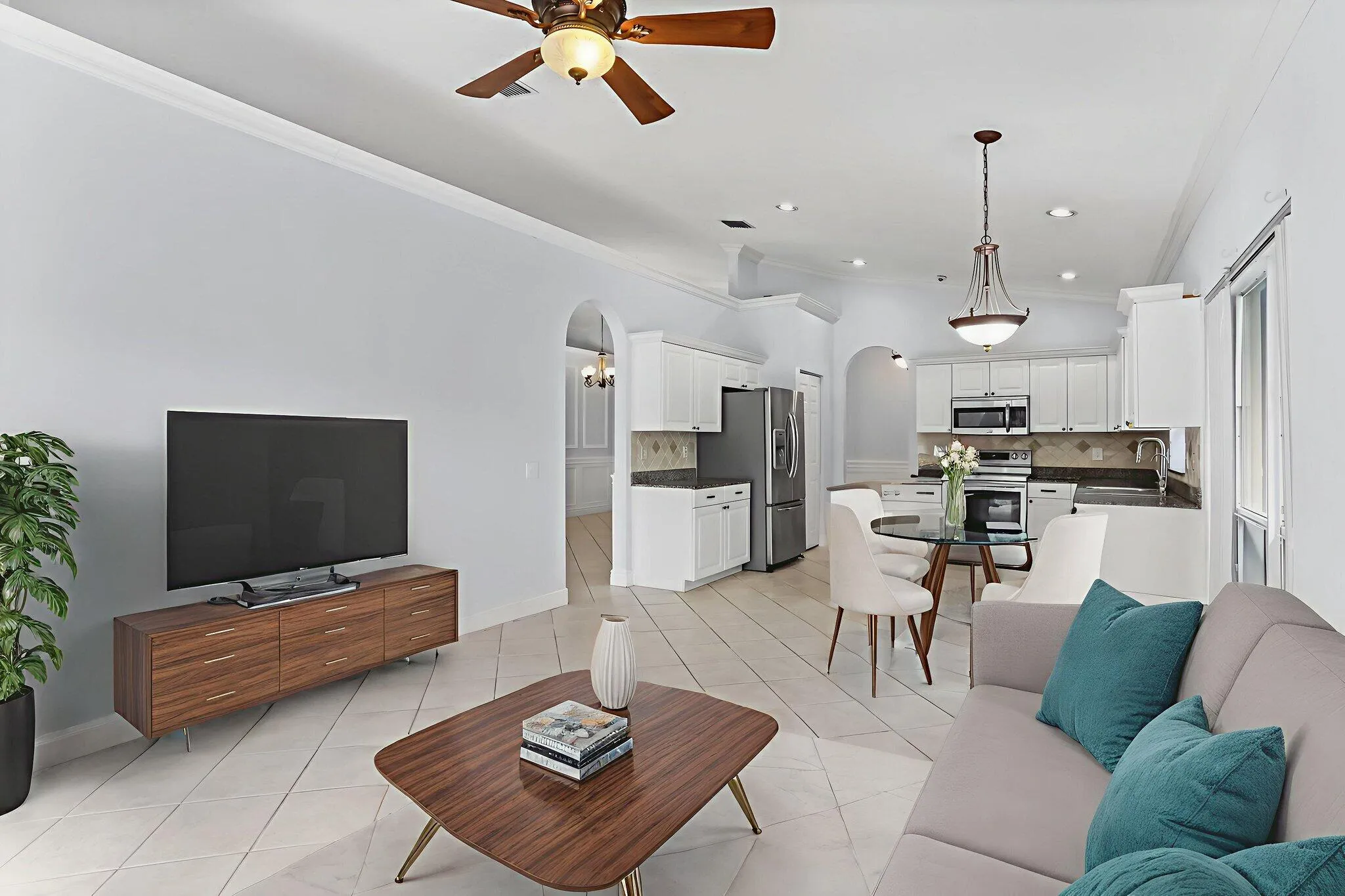 23-web-or-mls-0E2A4127 virtually staged