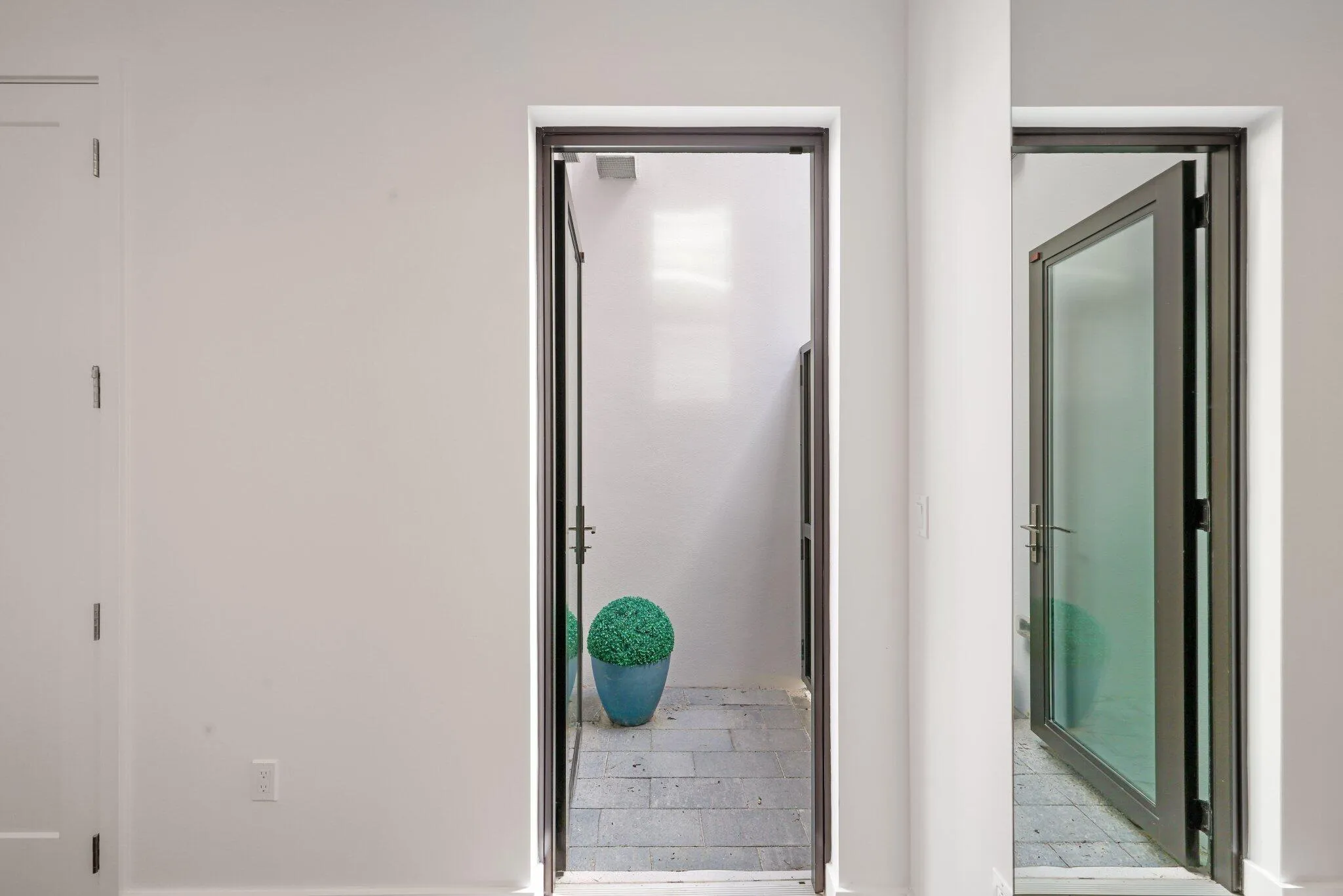 9682 Juniper Bay Ave - 53.jpg-SMALL