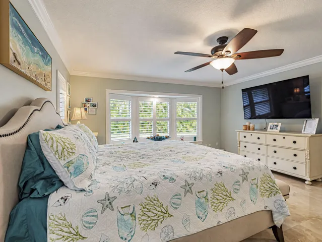 Large Primary has room for large furniture.