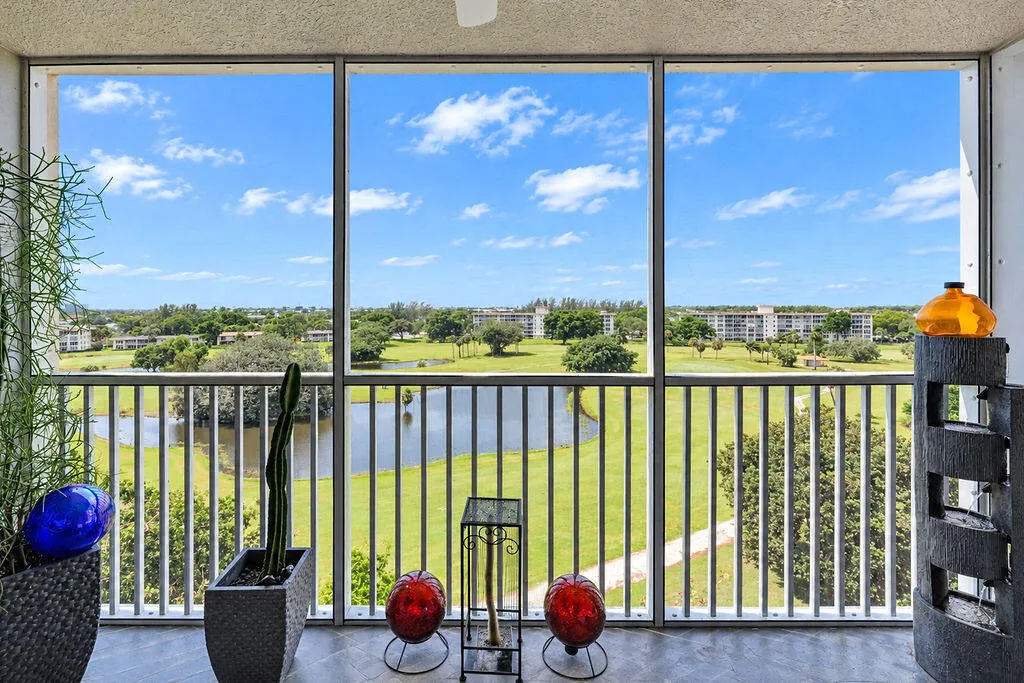 Screened balcony - tranquil Golf Course view