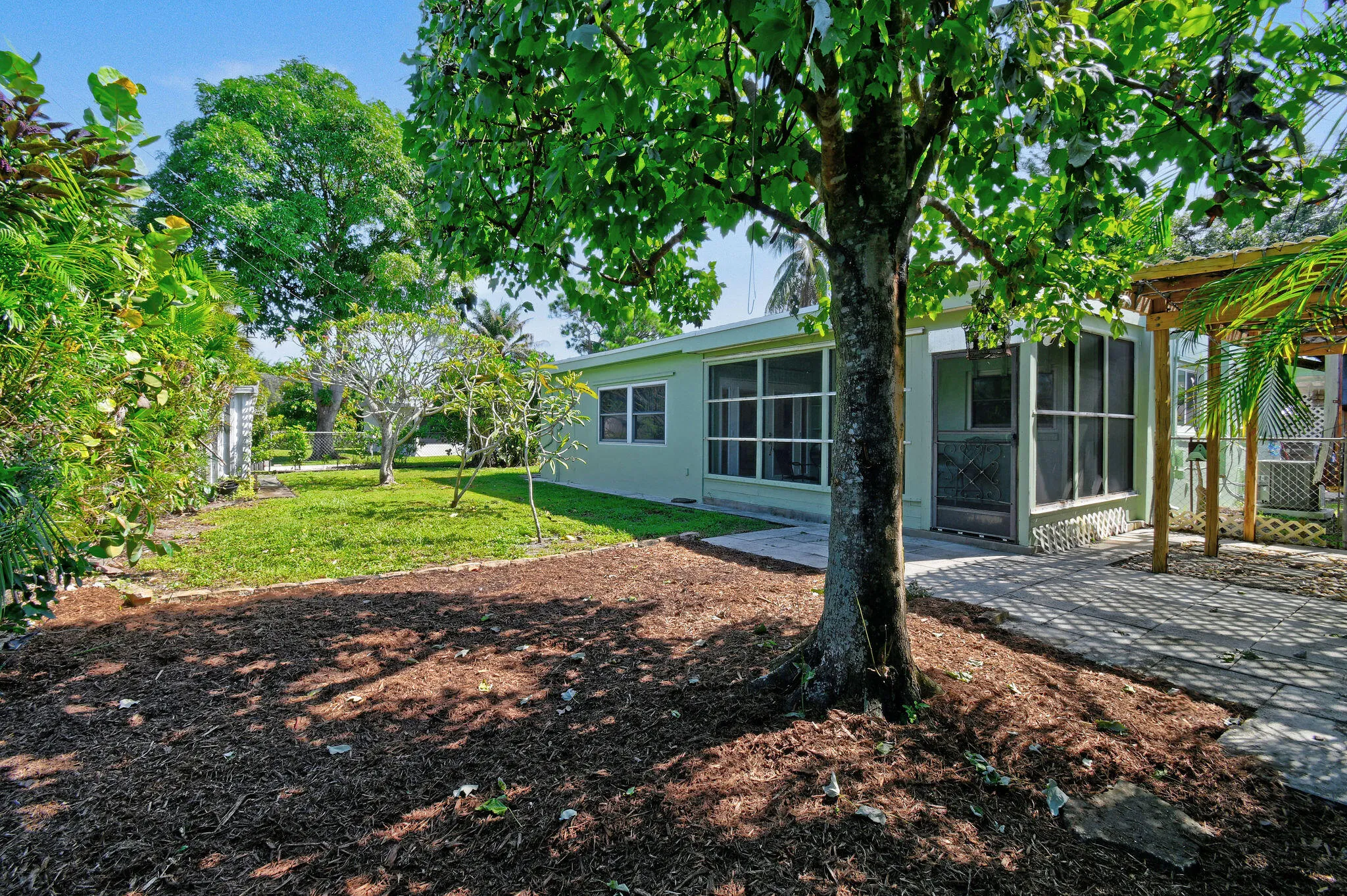12229ColonyAve Back yard completely fenc