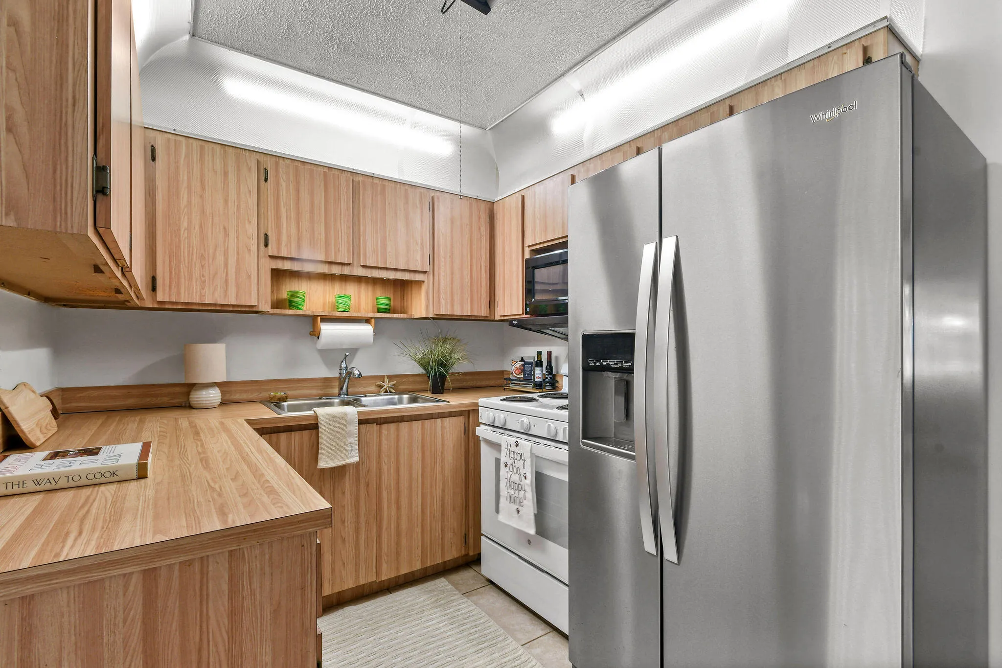 Tiny but Mighty! Appliances were barely used.