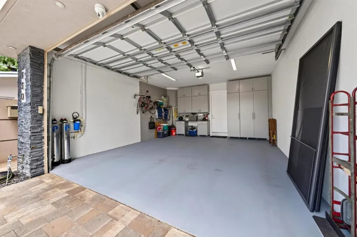 027-039-Garage-1500x997