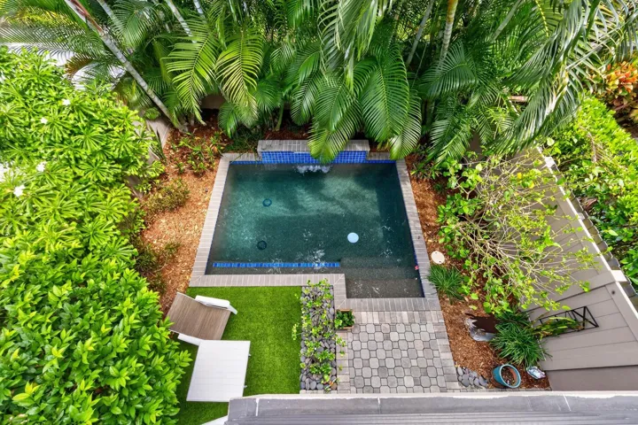 048-047-Back Yard-1500x1000