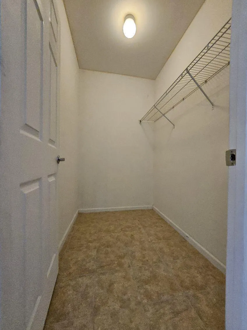 Master Walk-In