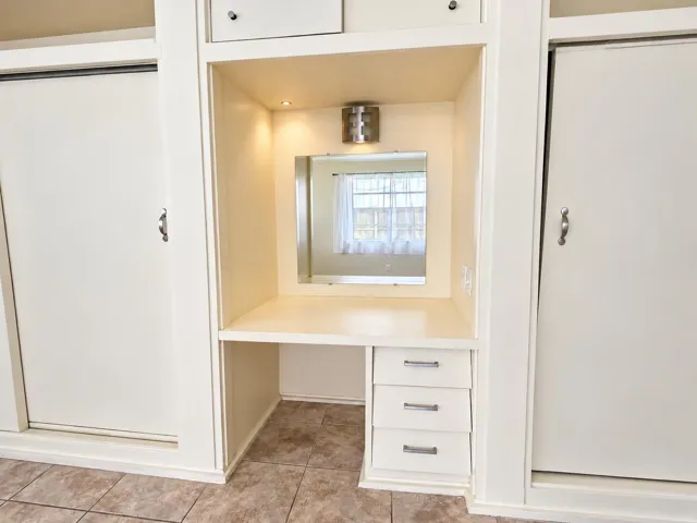 Vanity& Closet