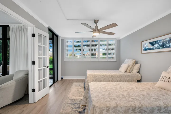 1825-Tarpon-Ln-9E-030