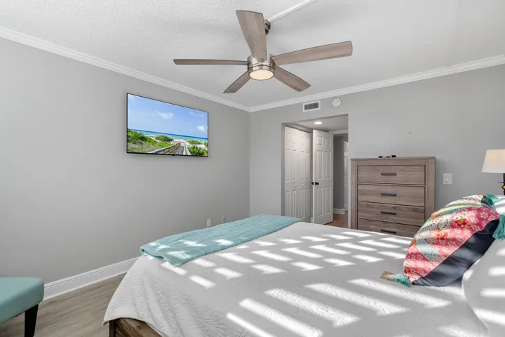 1825-Tarpon-Ln-9E-034