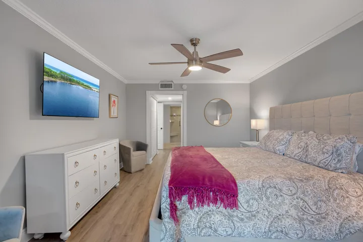 1825-Tarpon-Ln-9E-025