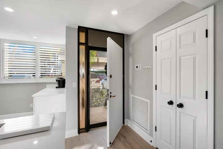 1825-Tarpon-Ln-9E-008