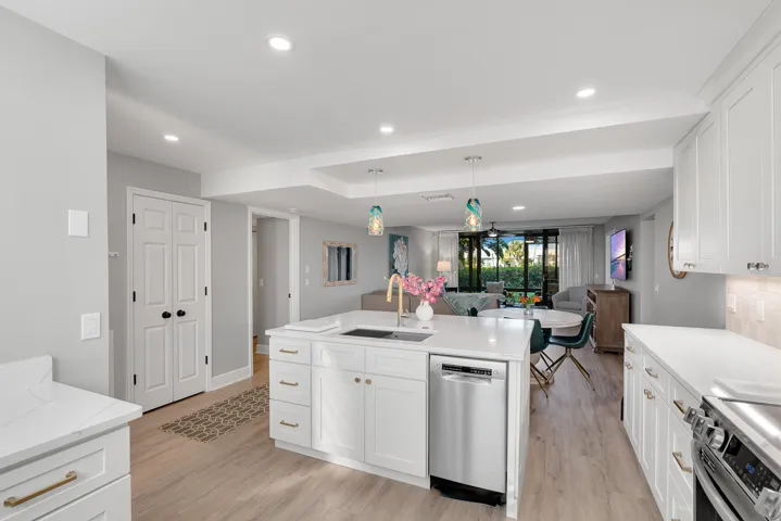 1825-Tarpon-Ln-9E-020