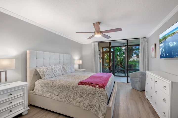 1825-Tarpon-Ln-9E-023