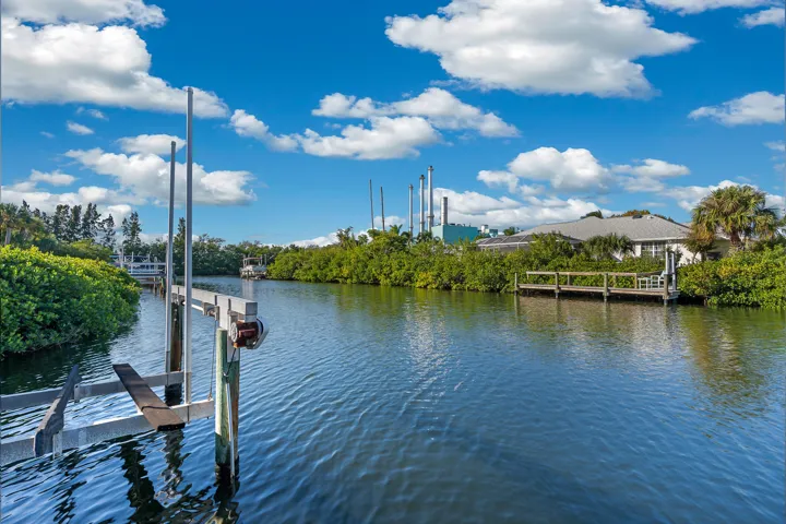 1825-Tarpon-Ln-9E-040