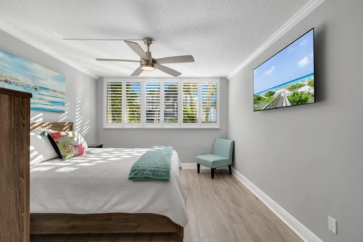 1825-Tarpon-Ln-9E-033