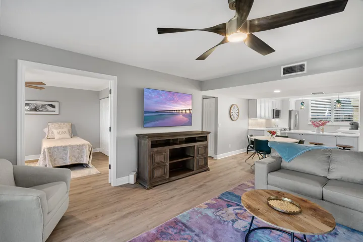 1825-Tarpon-Ln-9E-013