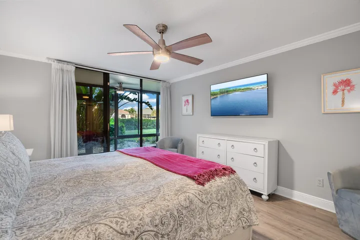 1825-Tarpon-Ln-9E-024