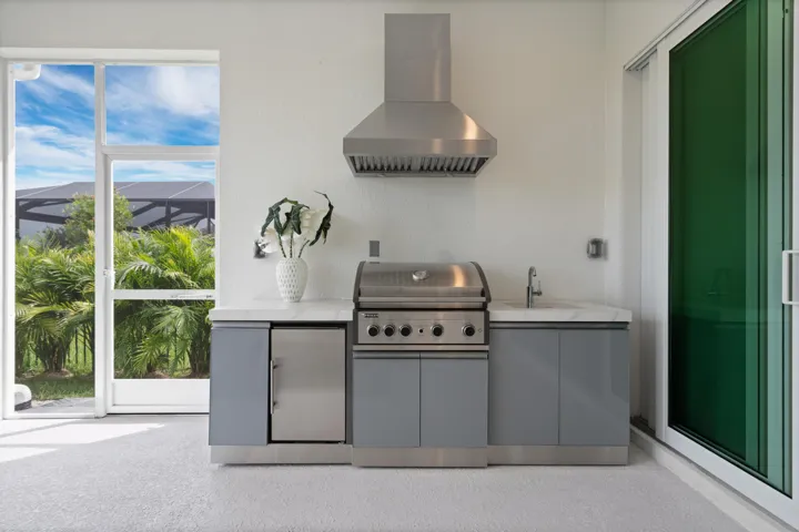 Outdoor Kitchen
