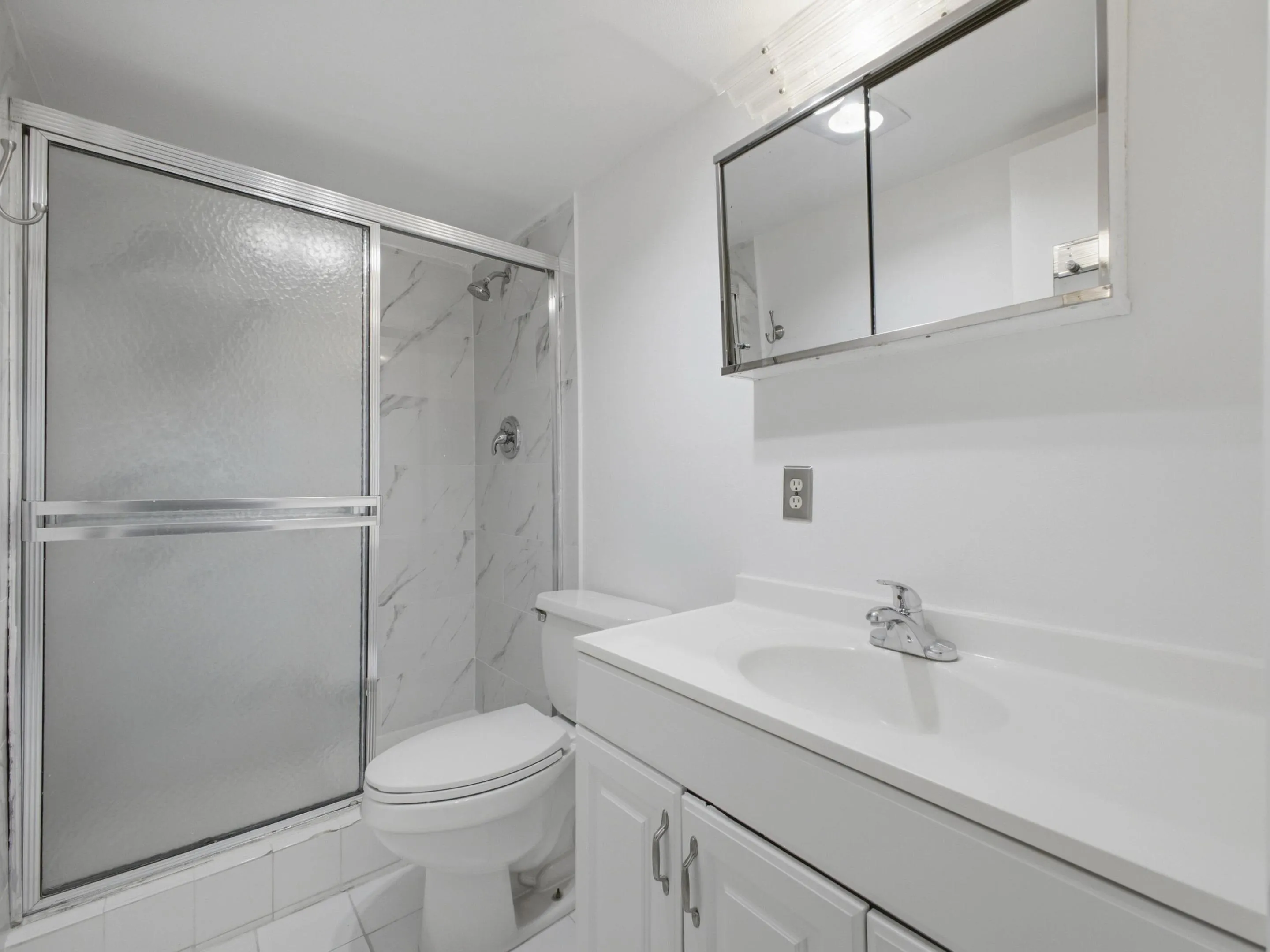 144 Stratford K - Primary Bathroom