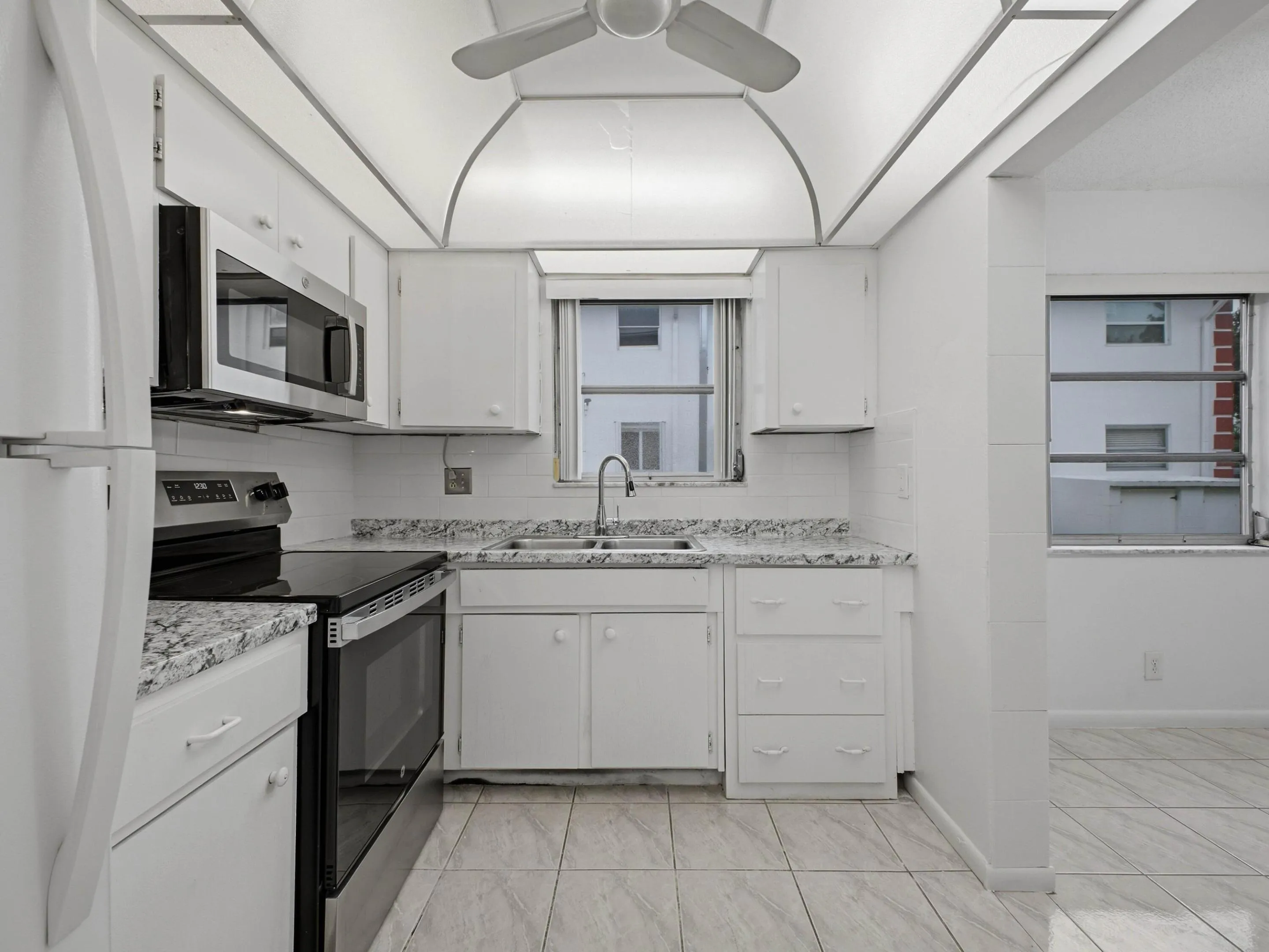 144 Stratford K - Kitchen
