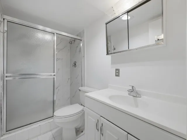 144 Stratford K - Primary Bathroom