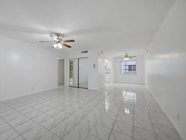 144 Stratford K - Living Dining