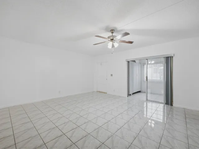 144 Stratford K - Living to Porch