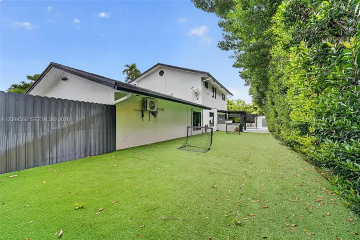 spacious side yard