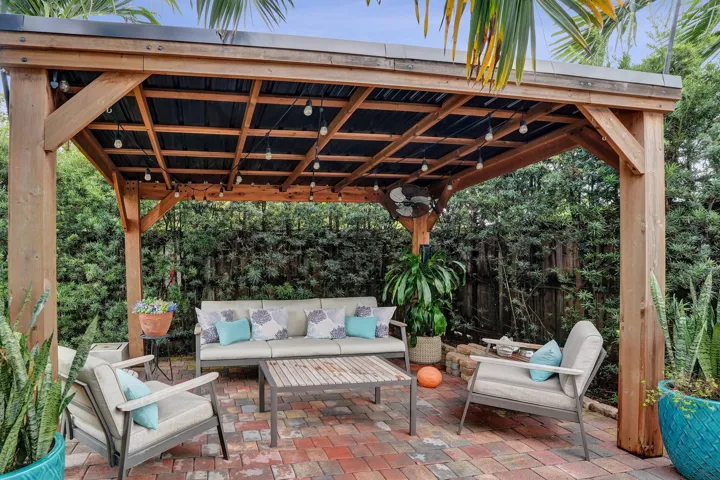 Backyard pergola - relax outside on sunny days