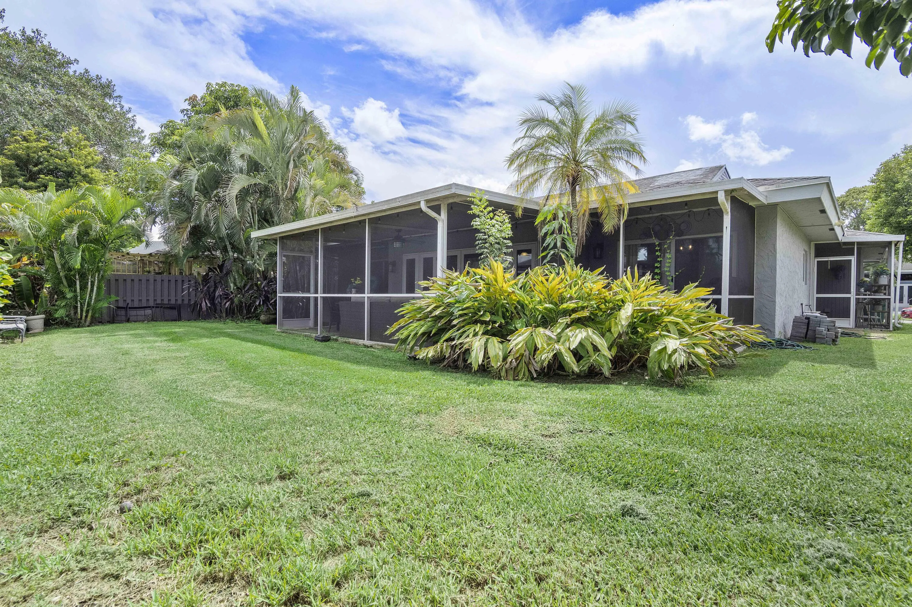 8059 Buttonwood Cir_047