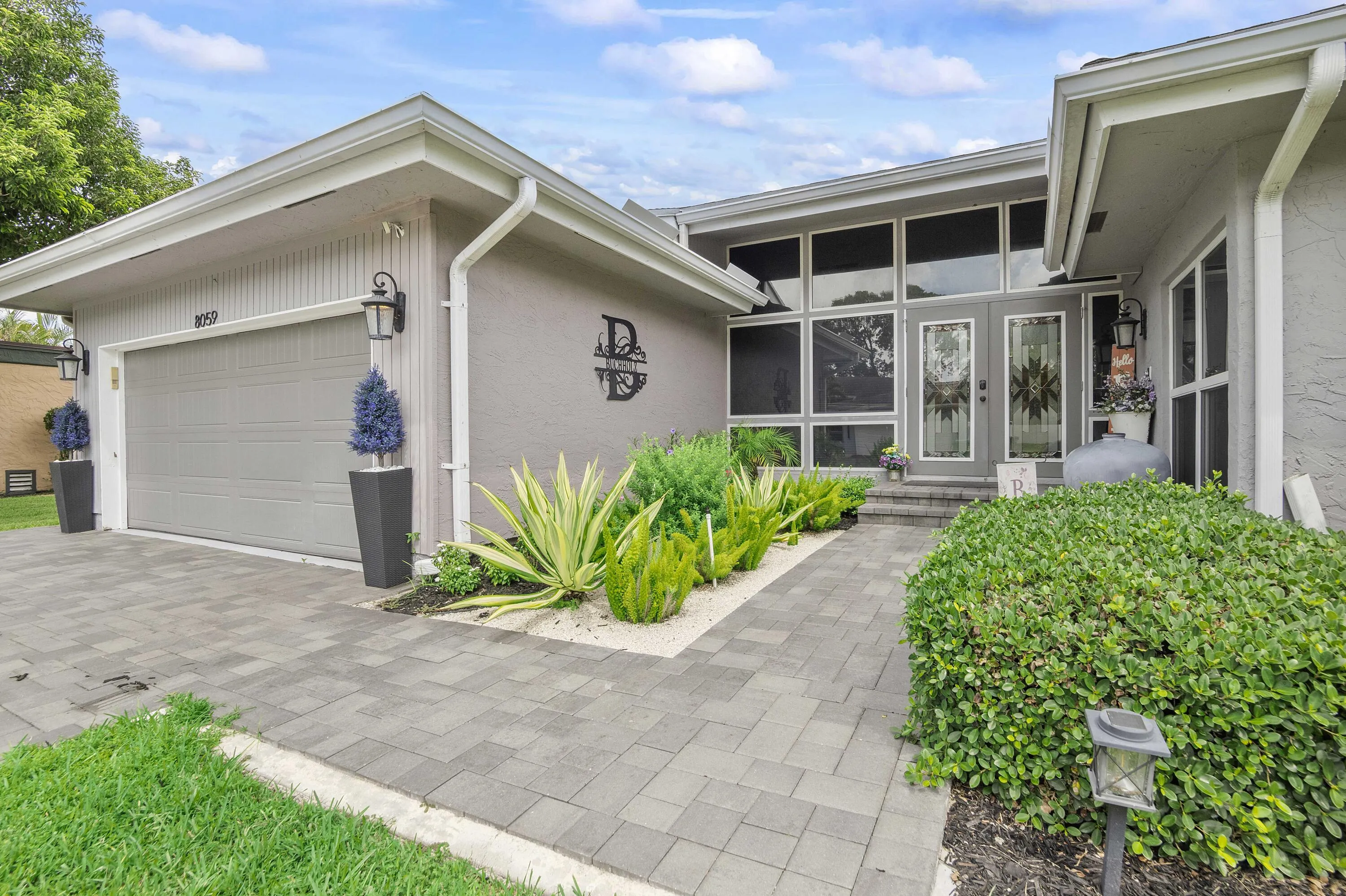 8059 Buttonwood Cir_002