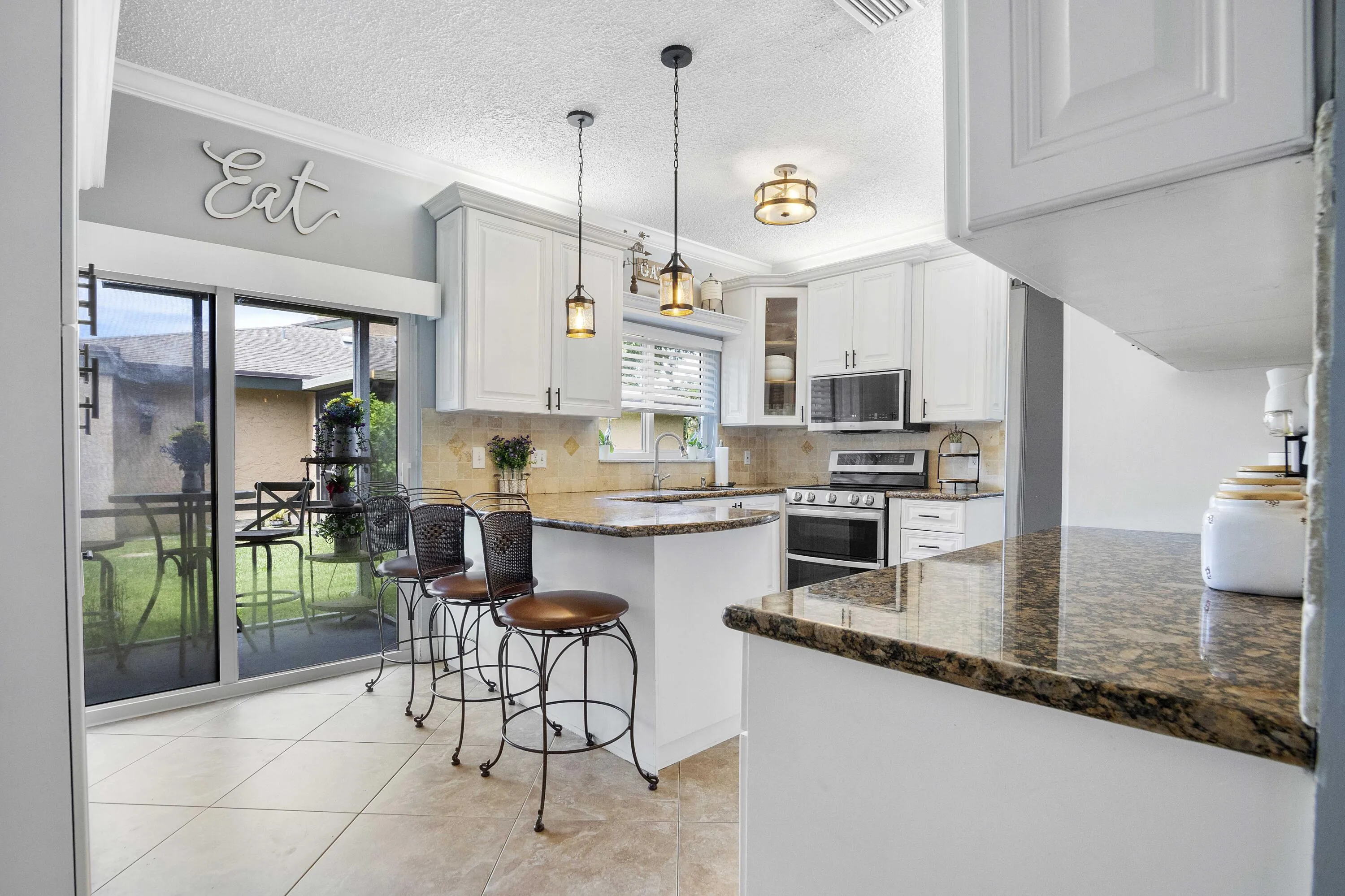 8059 Buttonwood Cir_022