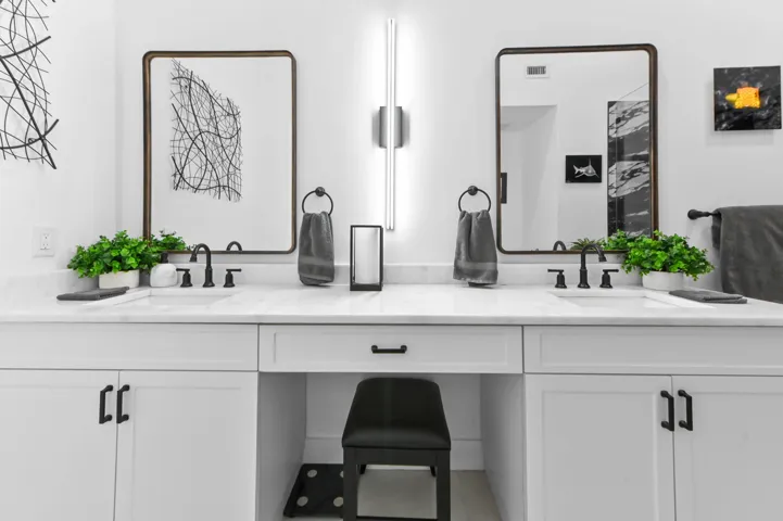 24 bathroom 01