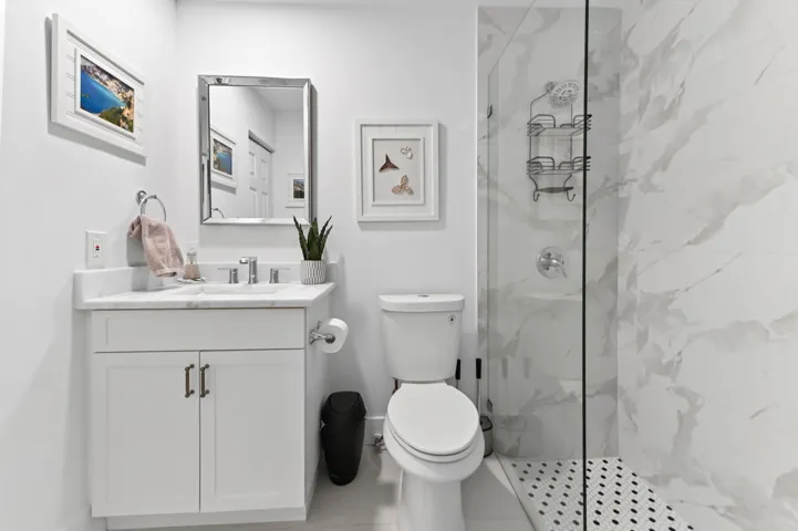 18 bathroom 01