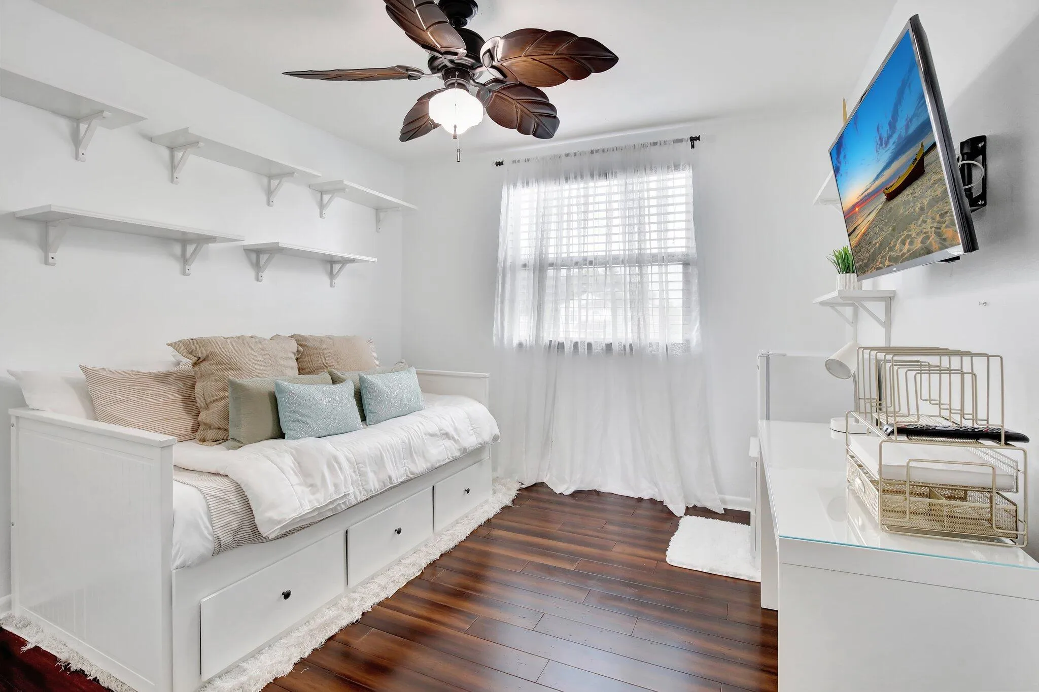 White Guest Bed 1