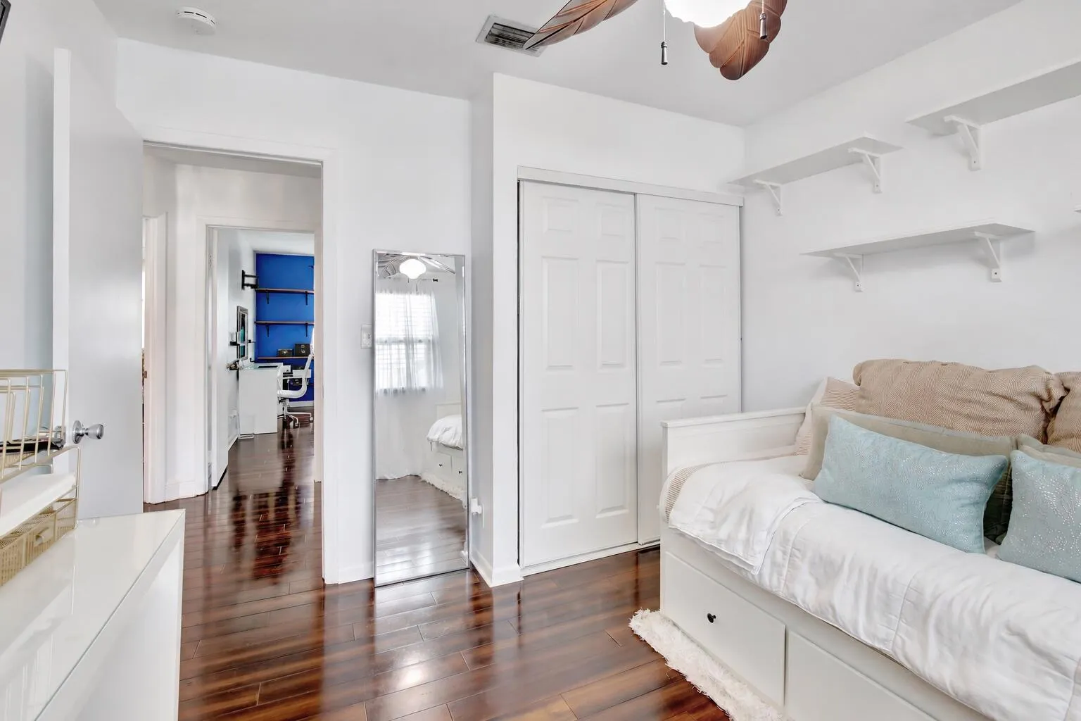 White Guest Bed 2