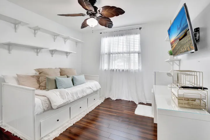 White Guest Bed 1