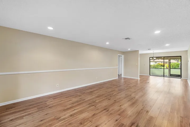 Living room/Dining room