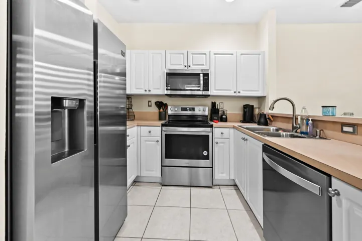 20 Kitchen 02