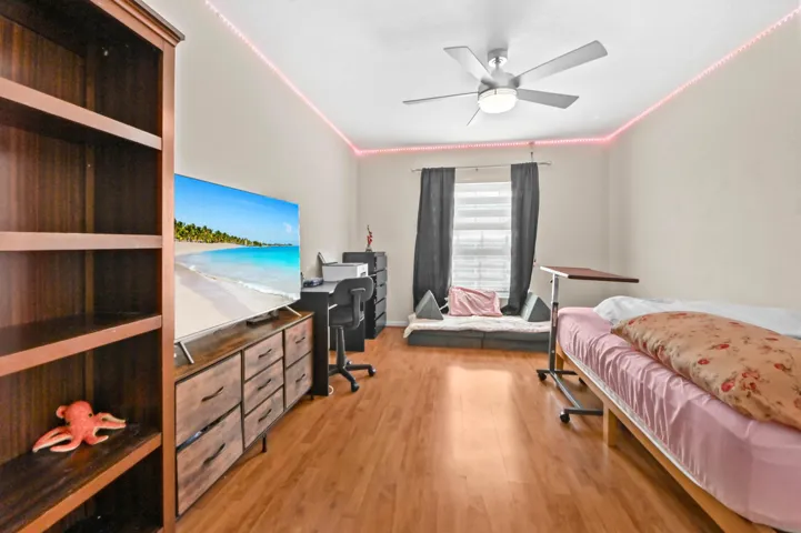 08 Bedroom 03