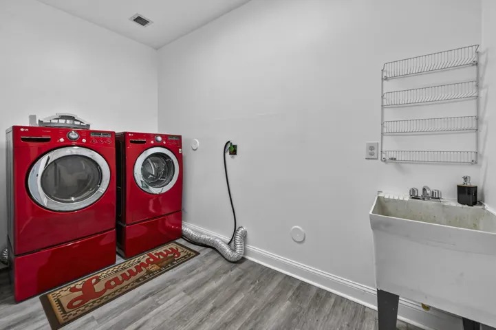 20 Laundry room 01