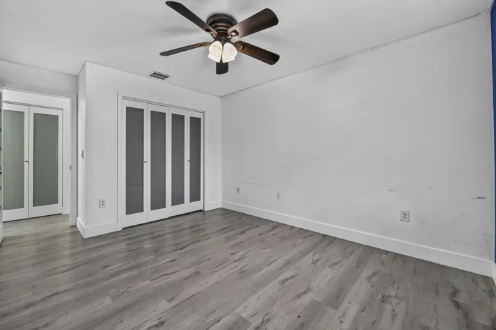 26 Bedroom 06