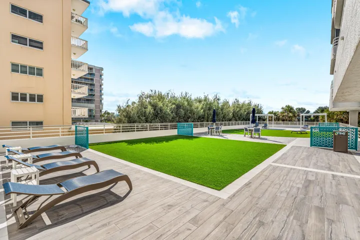 outdoor lounge