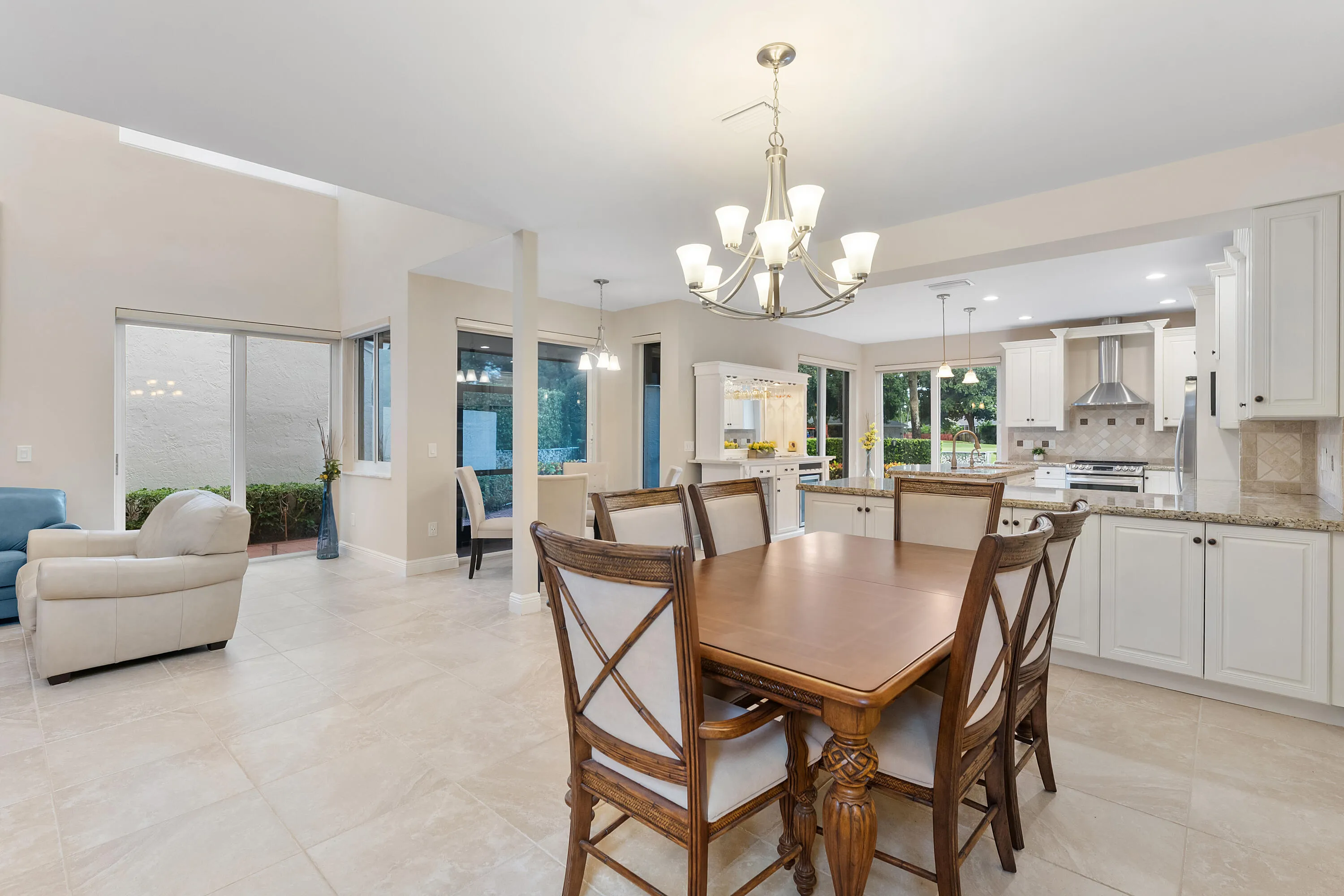 Dining to Kitchen
