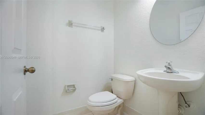 Downstairs 1/2 Bath