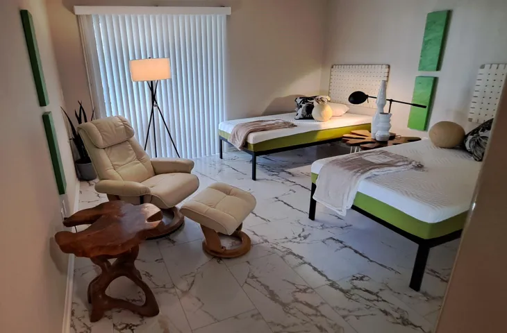 Beds Convert to King with kit, New Rugs, Paint, Baseboards