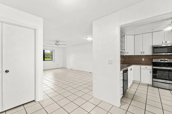 010-83WoodRoseCourt-RoyalPalmBeach-FL-33