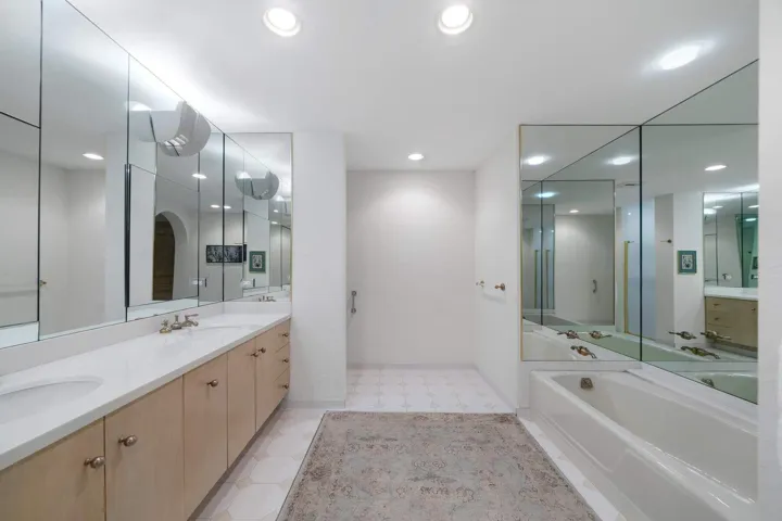 2999 N Ocean Boulevard - XV7TVM(50)