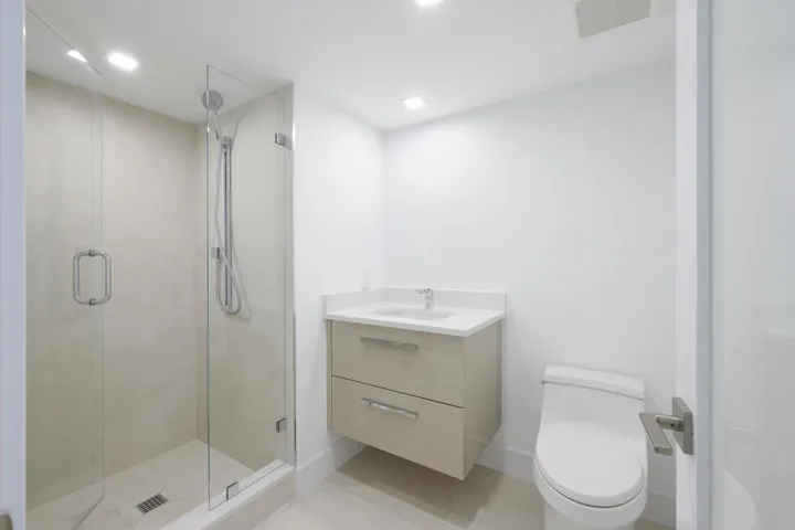 525 S Flagler Dr Apt 14C West-large-011-