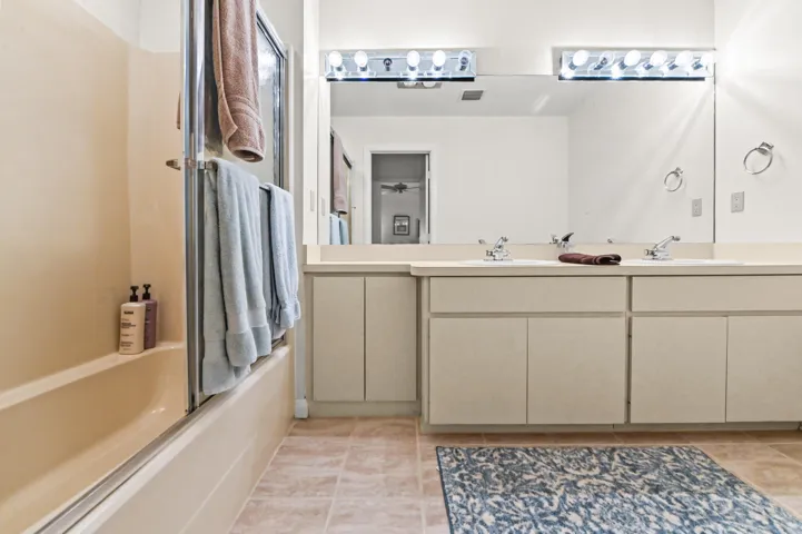 30 Bathroom 01