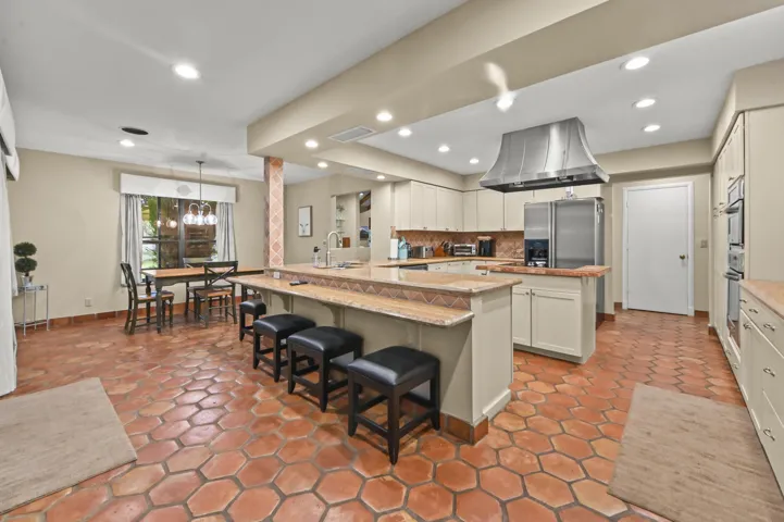 11 Kitchen 02